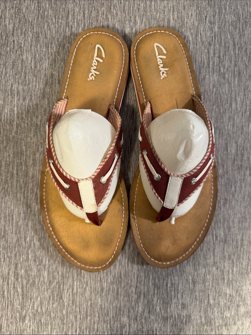 Clarks Women’s Red and White Leather Thong Sandals - Casual Slip-On - Picture 9 of 10